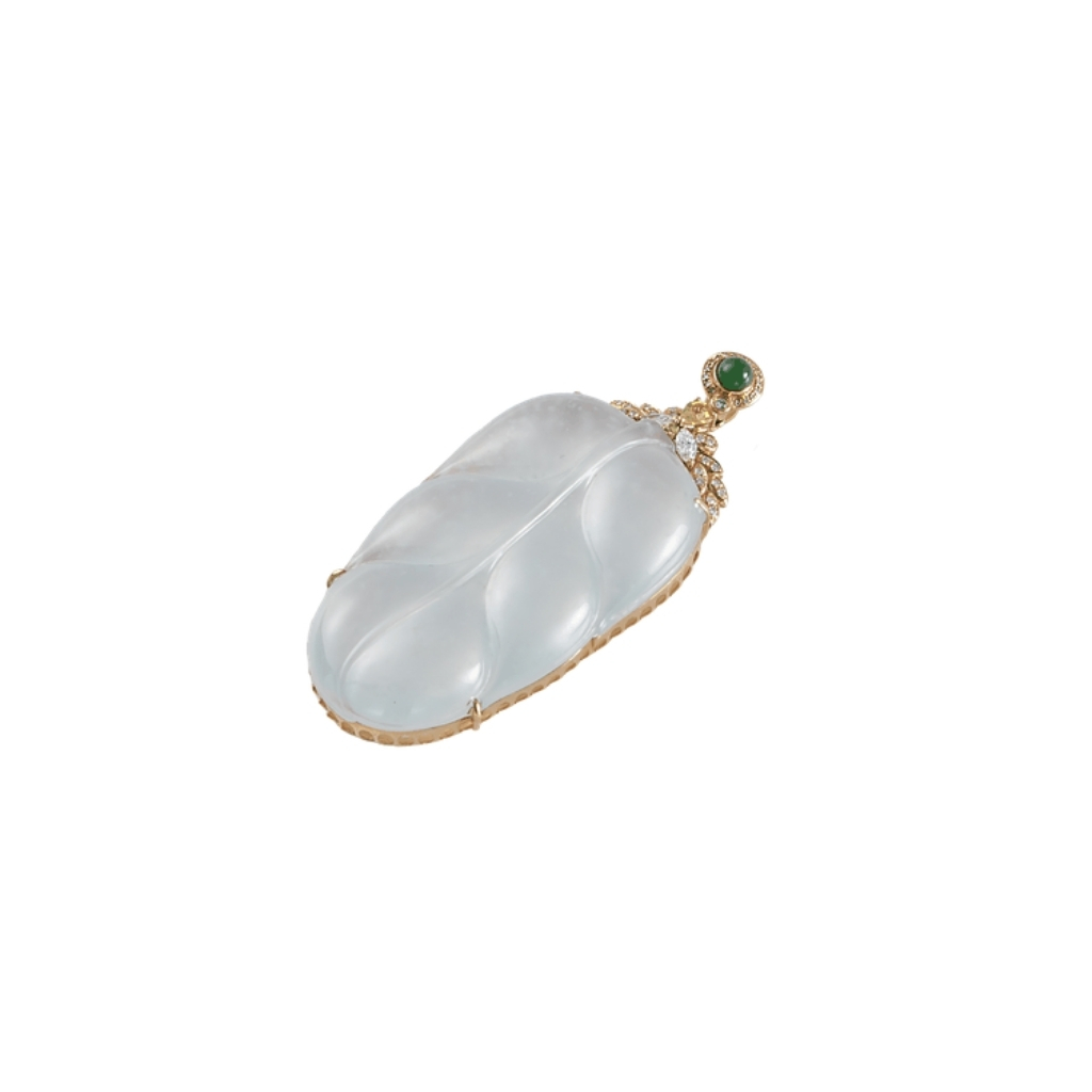 White Icy Muna Snowflake Leaf Pendant